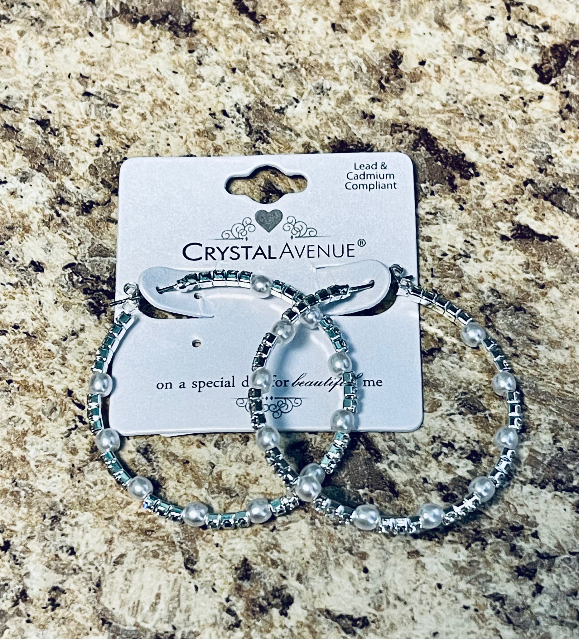 Hoop pearl earrings